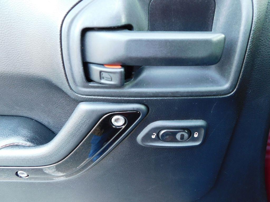 Jeep Wrangler Unlimited Sahara 4WD 2012