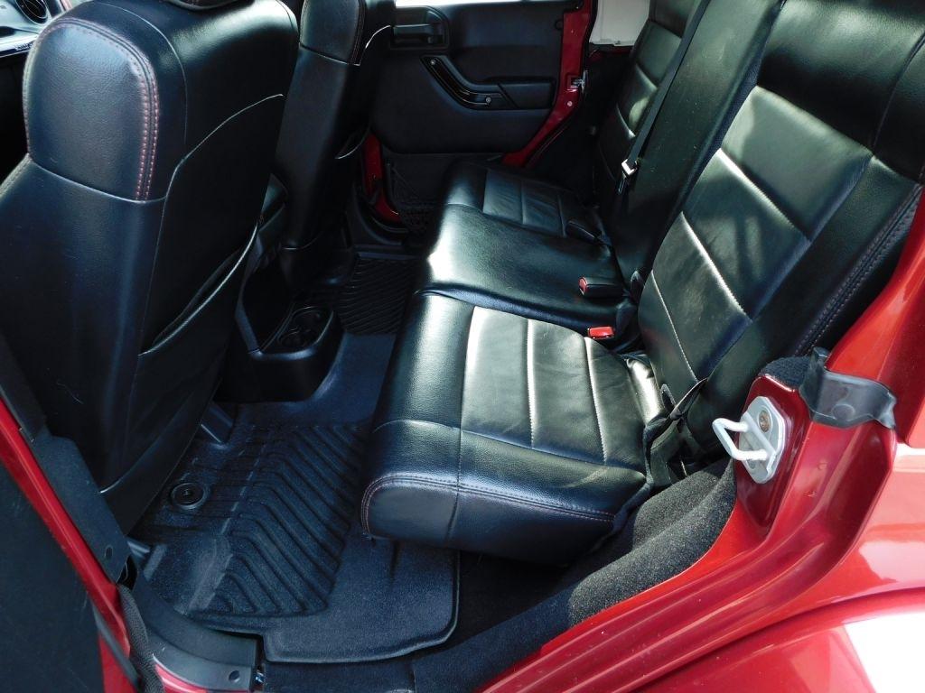 Jeep Wrangler Unlimited Sahara 4WD 2012