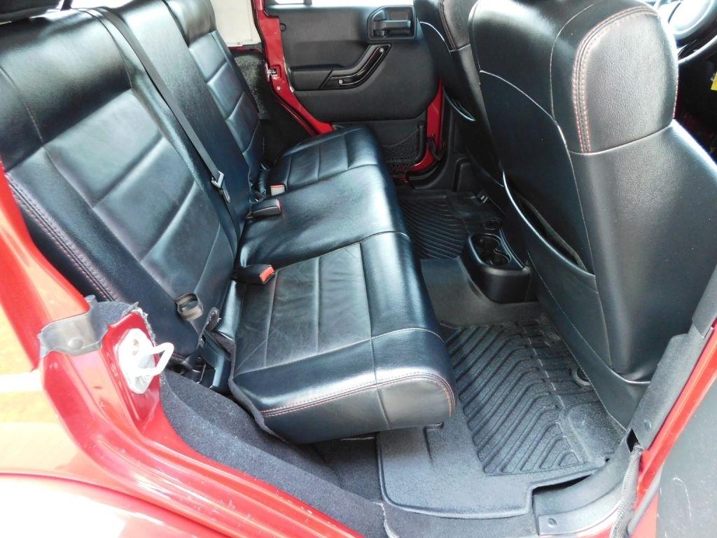 Jeep Wrangler Unlimited Sahara 4WD 2012