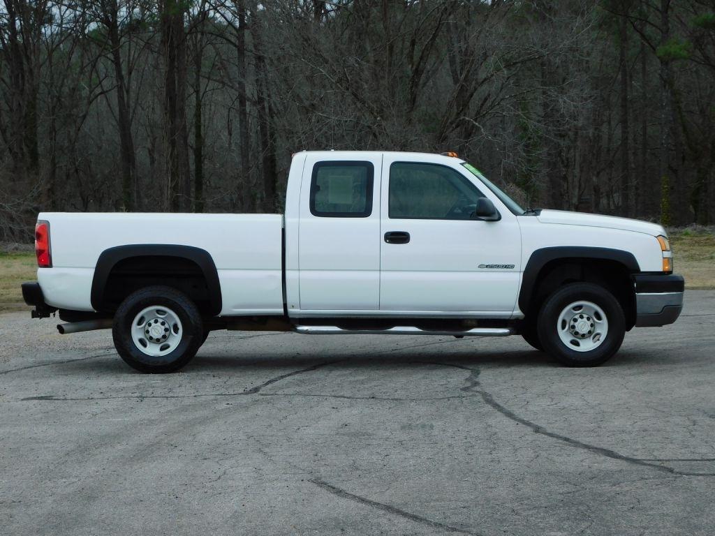 Chevrolet Silverado 2500HD Ext. Cab Long Bed 2WD 2005