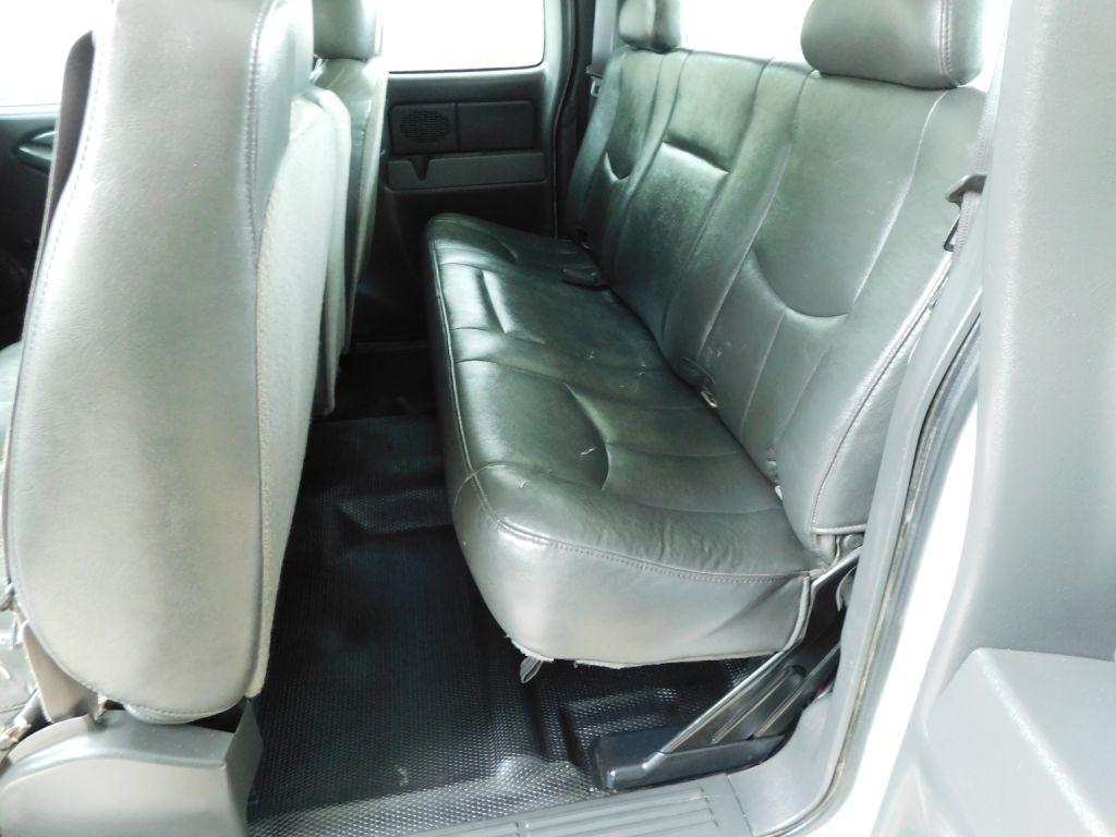 Chevrolet Silverado 2500HD Ext. Cab Long Bed 2WD 2005