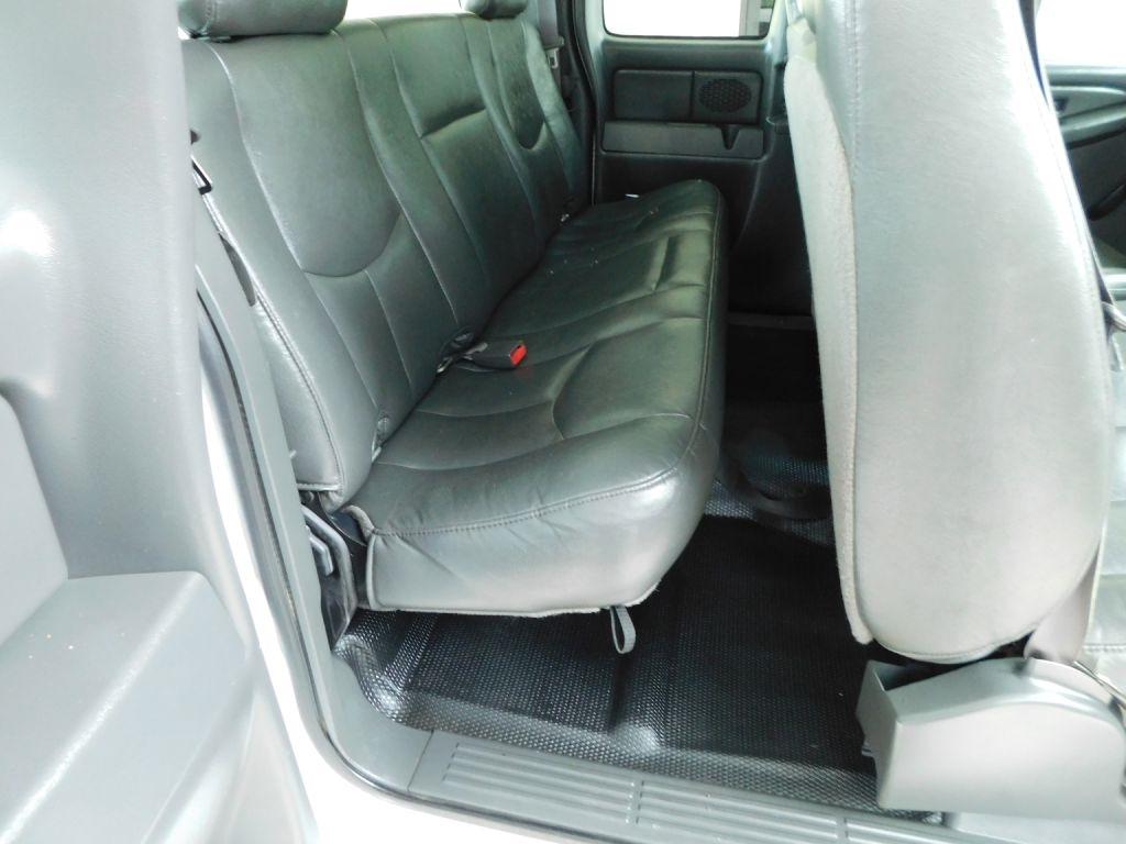 Chevrolet Silverado 2500HD LT Ext. Cab Long Bed 2WD 2005