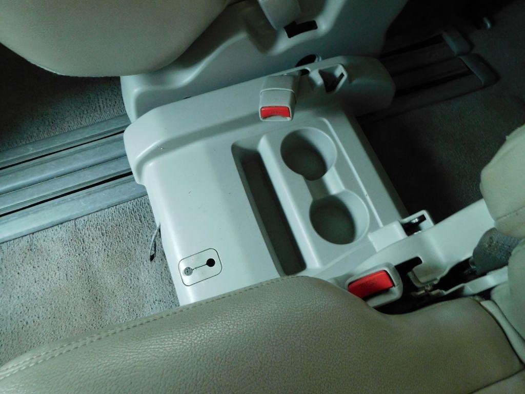 Toyota Sienna LE 8-Pass V6 2011