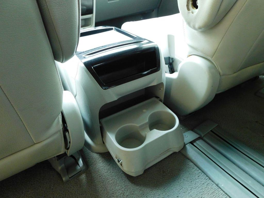 Toyota Sienna LE 8-Pass V6 2011