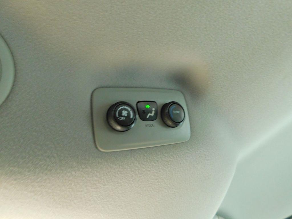 Toyota Sienna LE 8-Pass V6 2011