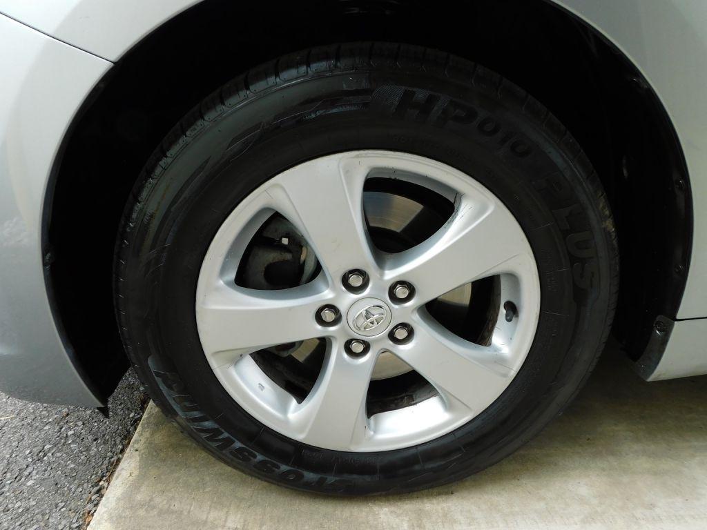 Toyota Sienna LE 8-Pass V6 2011