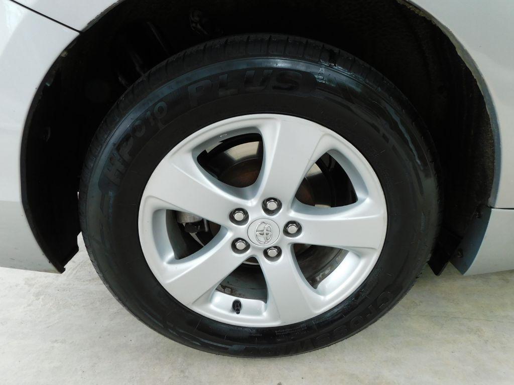 Toyota Sienna LE 8-Pass V6 2011