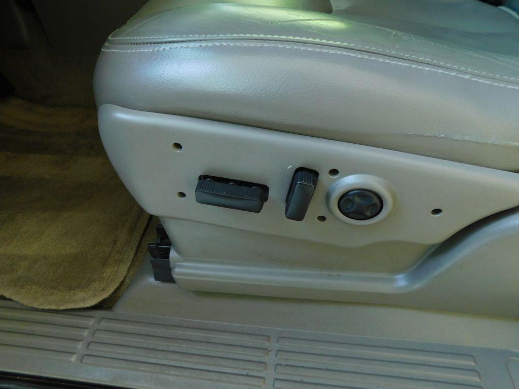 Chevrolet Tahoe 4WD 2004