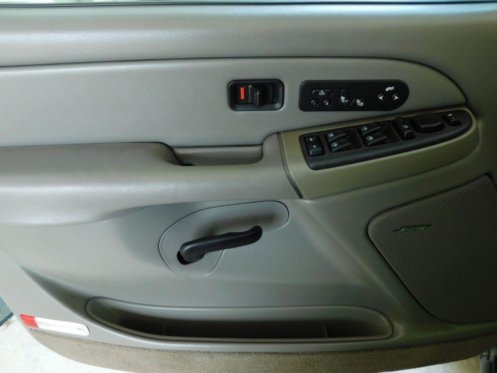 Chevrolet Tahoe Z71 4D SUV 4WD 2004