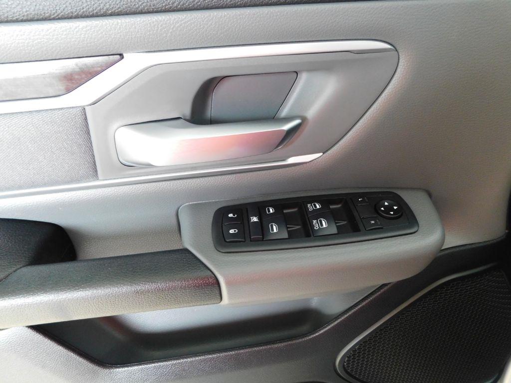 RAM 1500 Big Horn Crew Cab SWB 4WD 2020