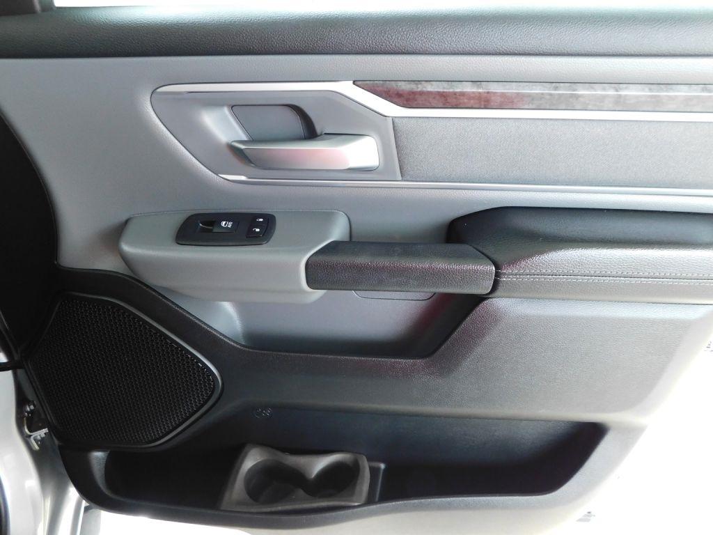 RAM 1500 Big Horn Crew Cab SWB 4WD 2020