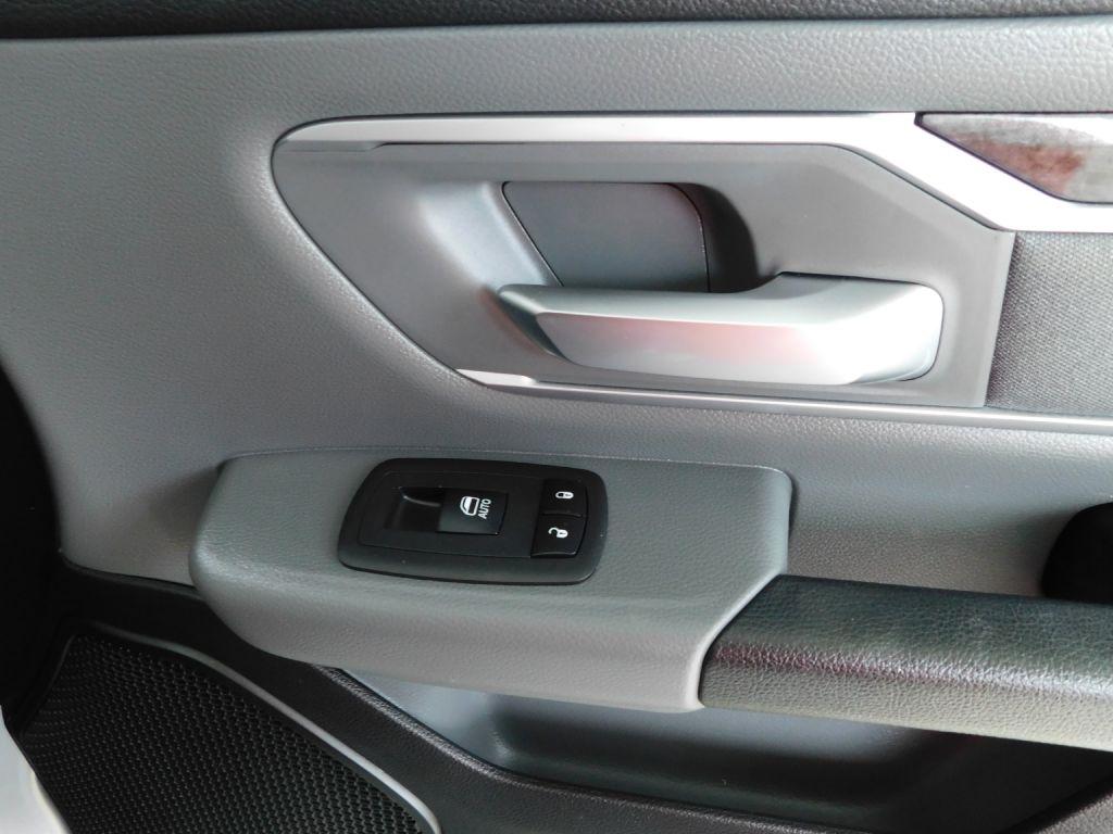 RAM 1500 Big Horn Crew Cab SWB 4WD 2020