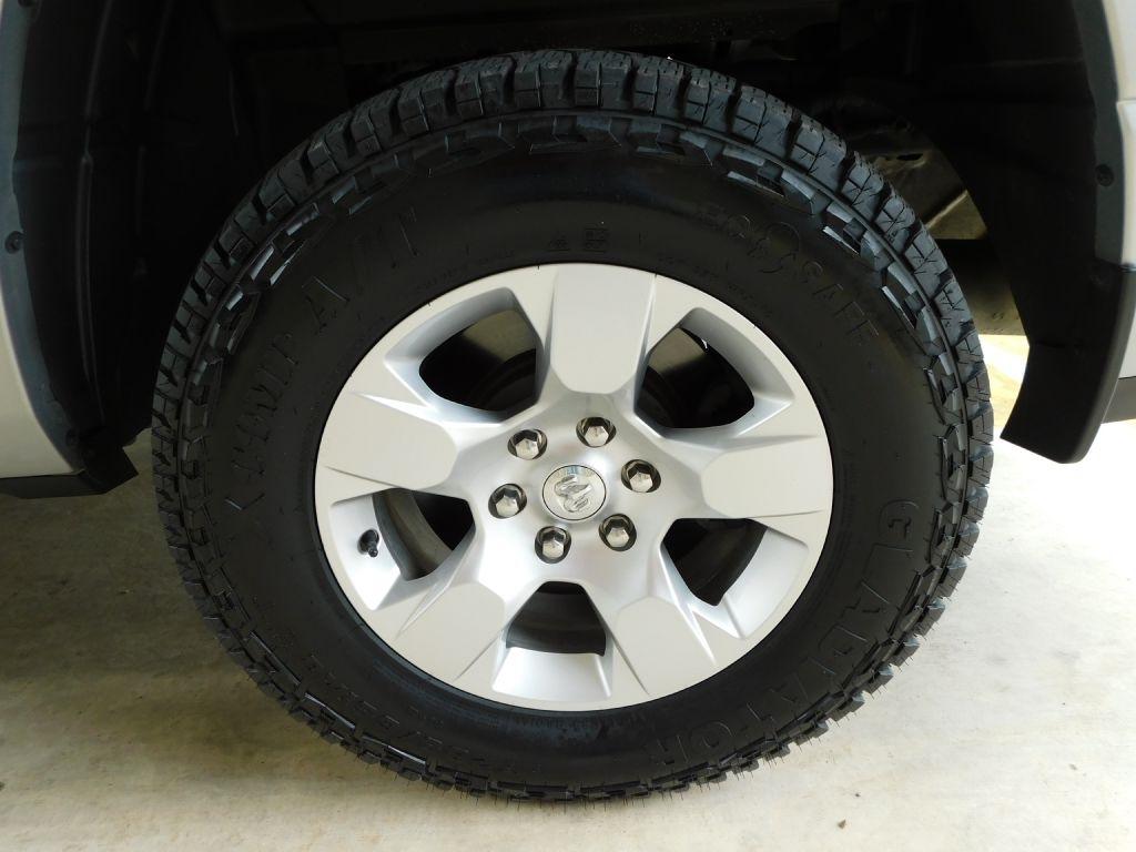 RAM 1500 Big Horn Crew Cab SWB 4WD 2020