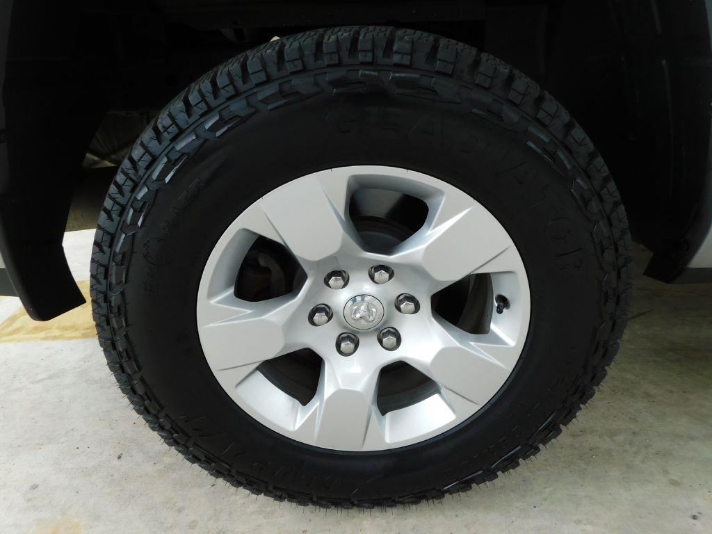 RAM 1500 Big Horn Crew Cab SWB 4WD 2020