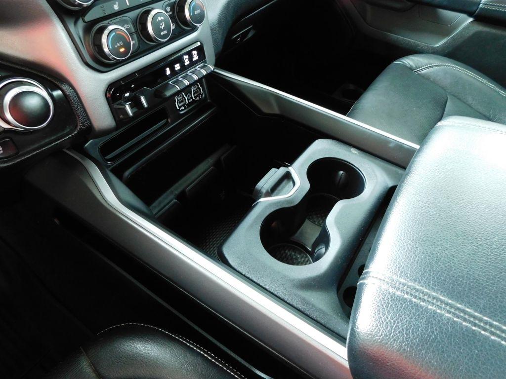 RAM 1500 Big Horn Crew Cab 4WD 2020