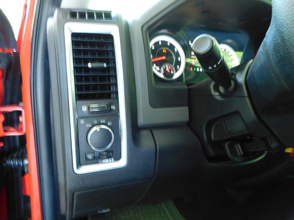 RAM 1500 SLT Quad Cab 4WD 2014