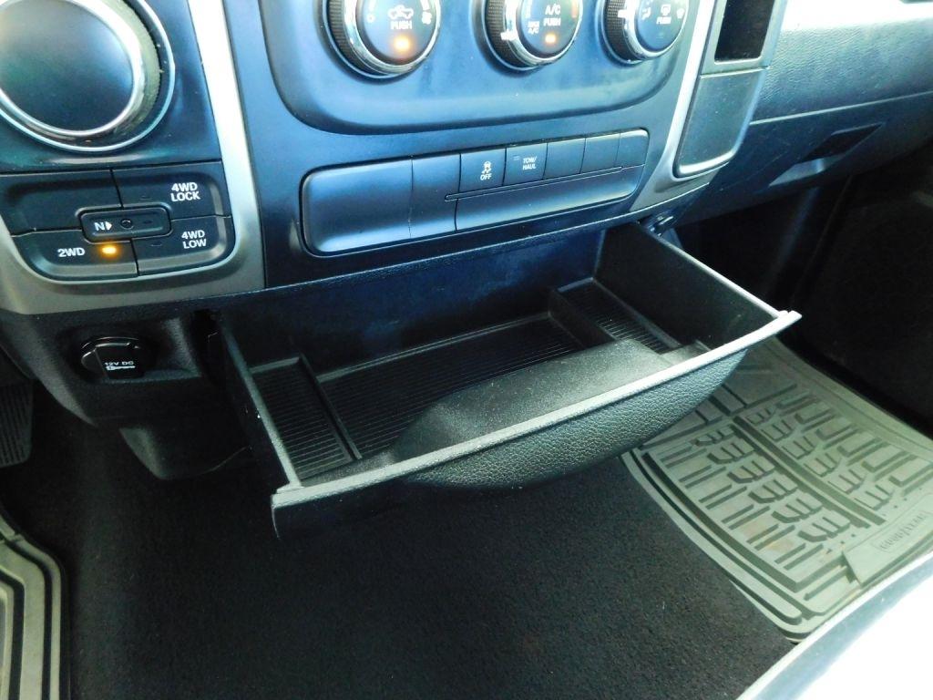 RAM 1500 SLT Quad Cab 4WD 2014