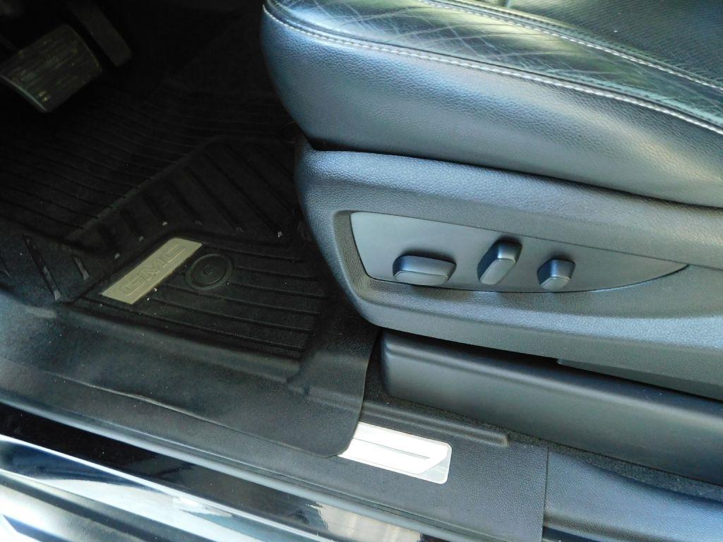 GMC Yukon SLT 4WD 2017