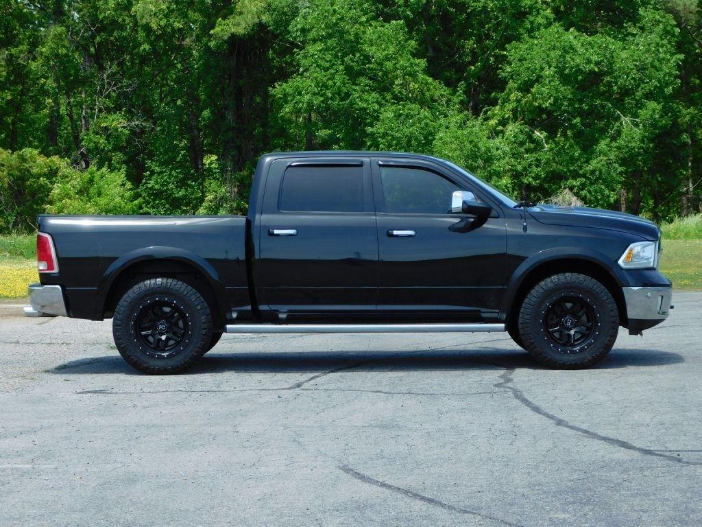 RAM 1500 Laramie Crew Cab SWB 4WD 2016