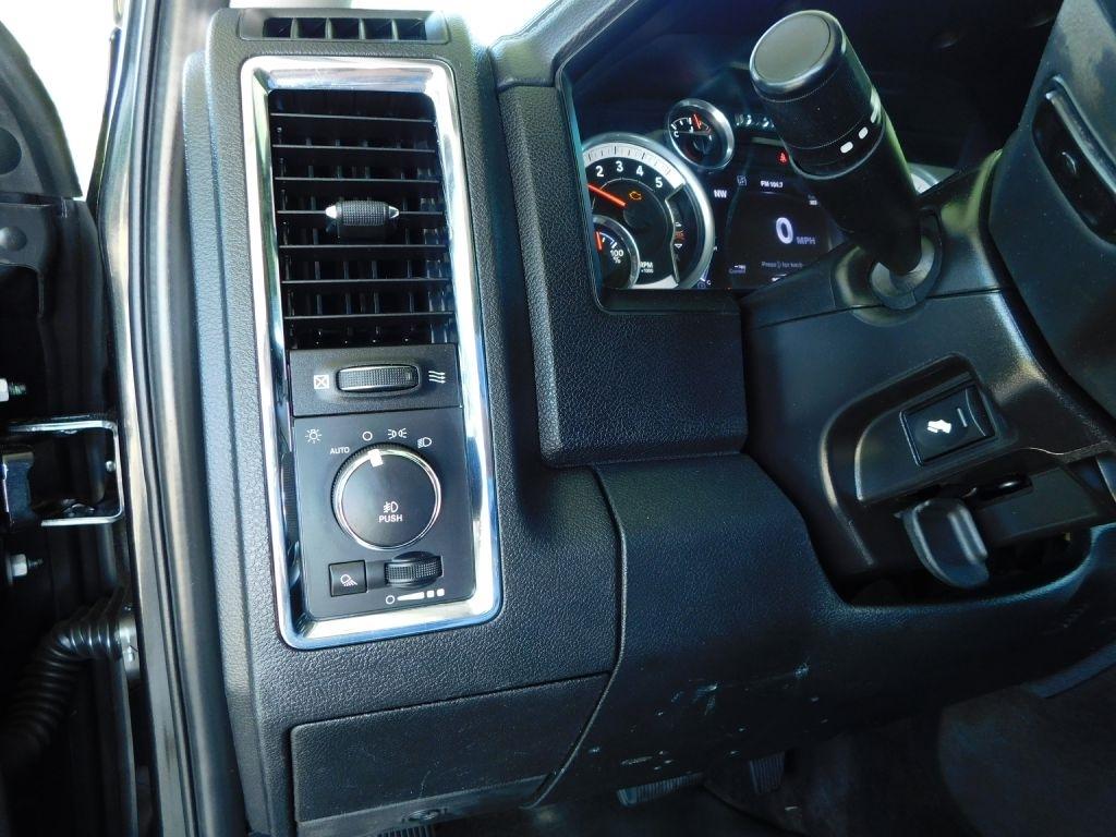 RAM 1500 Laramie Crew Cab SWB 4WD 2016