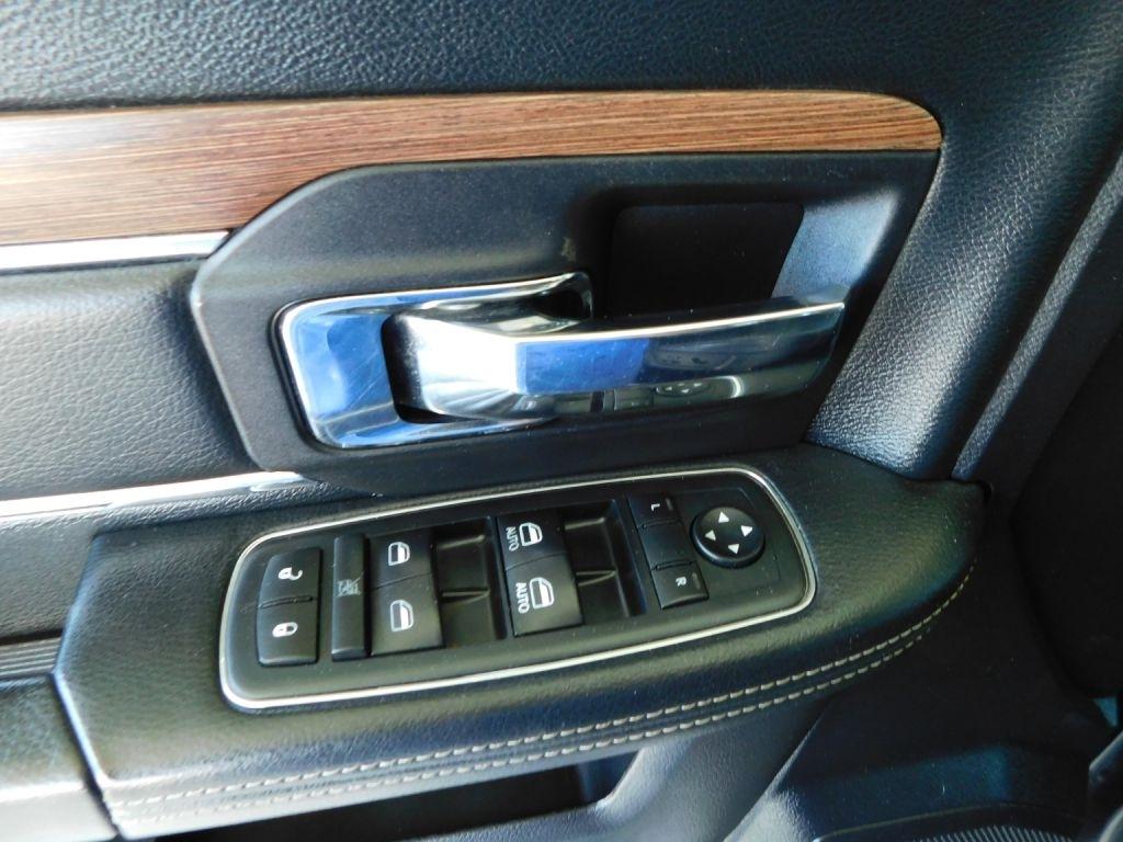 RAM 1500 Laramie Crew Cab SWB 4WD 2016