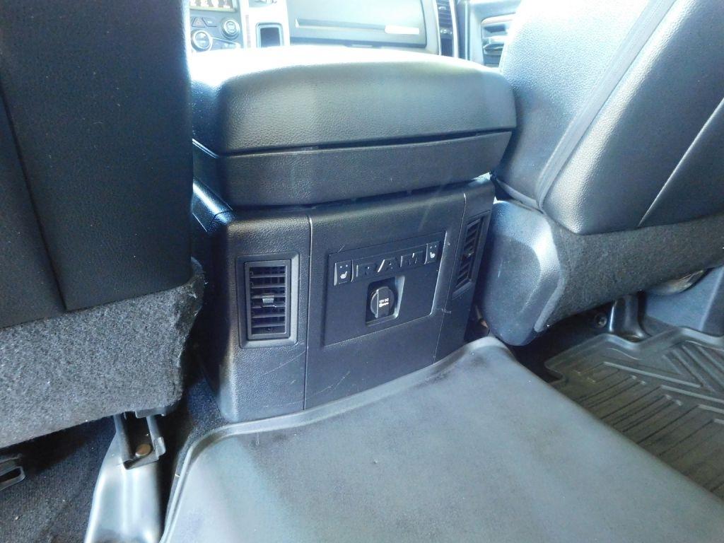 RAM 1500 Laramie Crew Cab SWB 4WD 2016