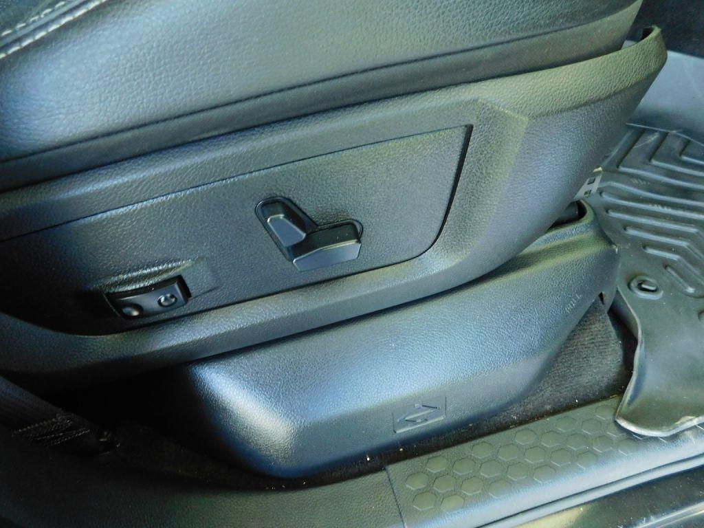 RAM 1500 Laramie Crew Cab SWB 4WD 2016