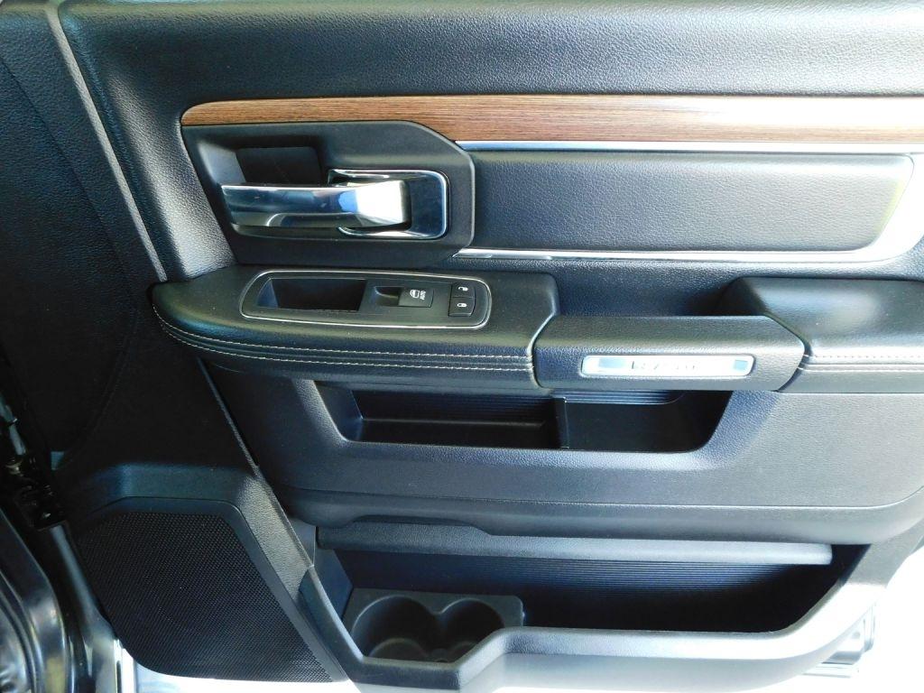 RAM 1500 Laramie Crew Cab SWB 4WD 2016