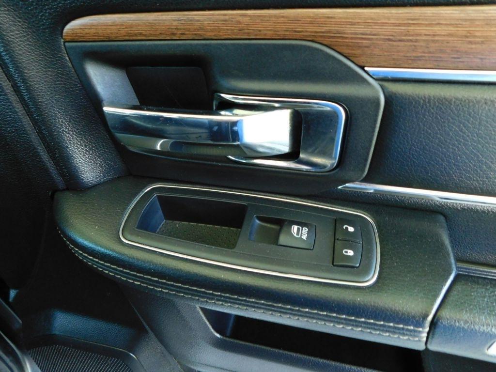 RAM 1500 Laramie Crew Cab SWB 4WD 2016