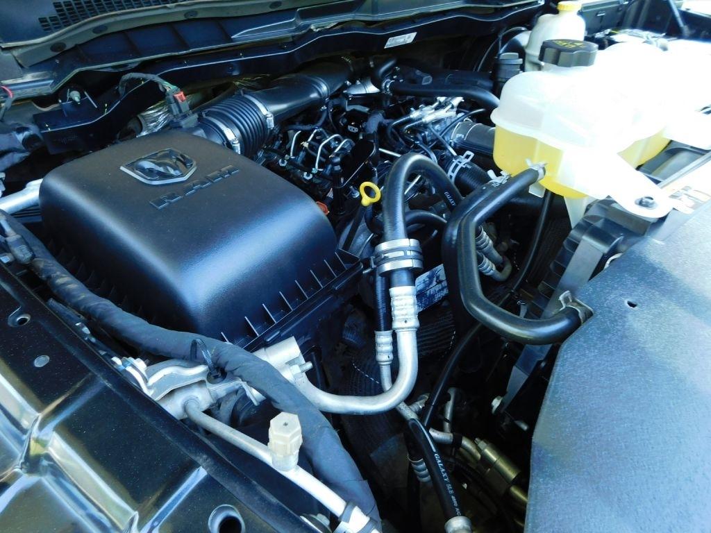 RAM 1500 Laramie Crew Cab SWB 4WD 2016