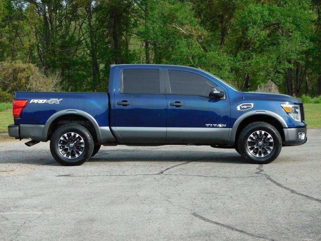 Nissan Titan PRO-4X Crew Cab 4WD 2017