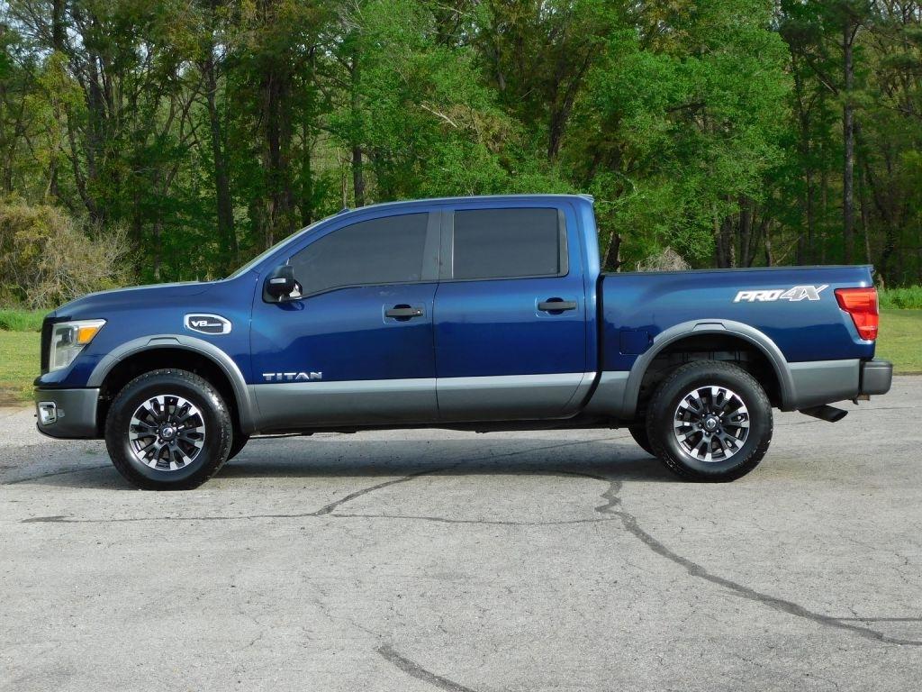 Nissan Titan PRO-4X Crew Cab 4WD 2017