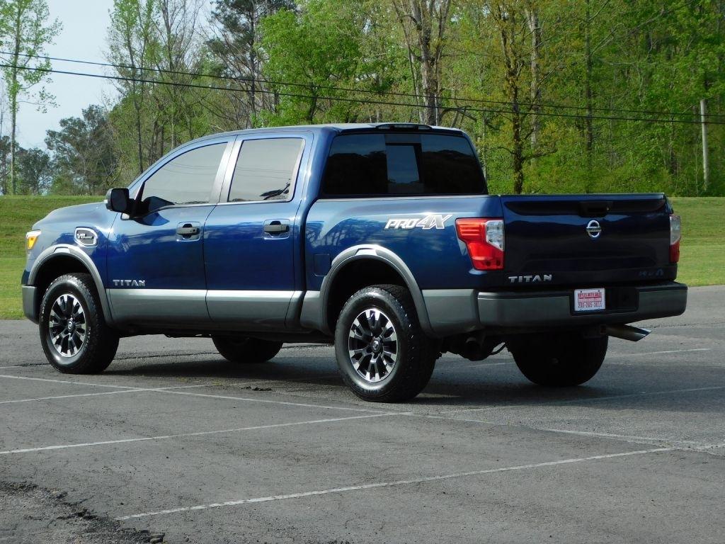 Nissan Titan PRO-4X Crew Cab 4WD 2017