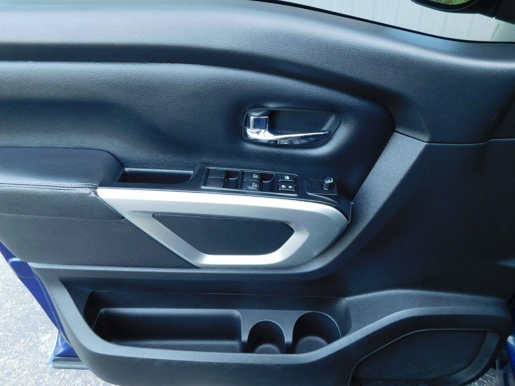 Nissan Titan PRO-4X Crew Cab 4WD 2017