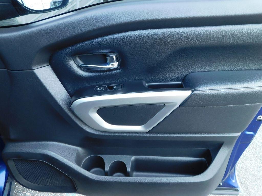 Nissan Titan PRO-4X Crew Cab 4WD 2017