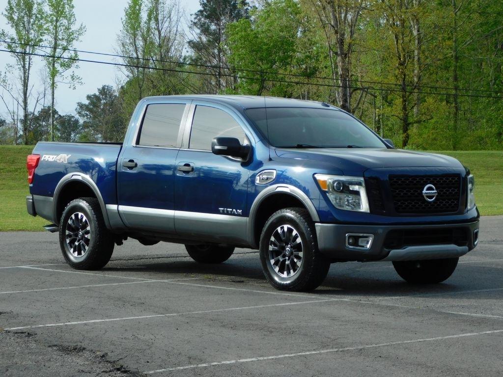Nissan Titan PRO-4X Crew Cab 4WD 2017
