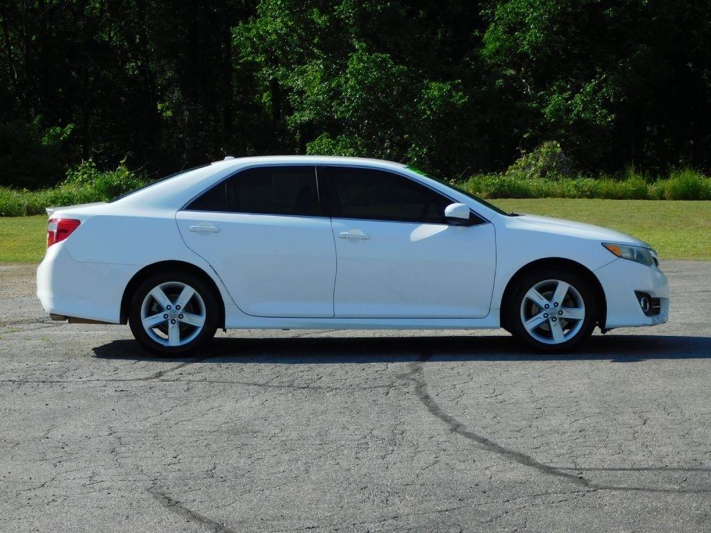 Toyota Camry SE 2012