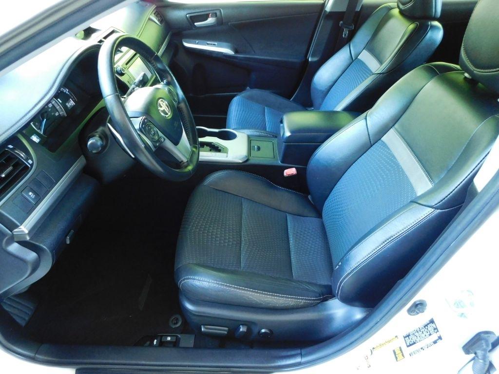 Toyota Camry SE 2012