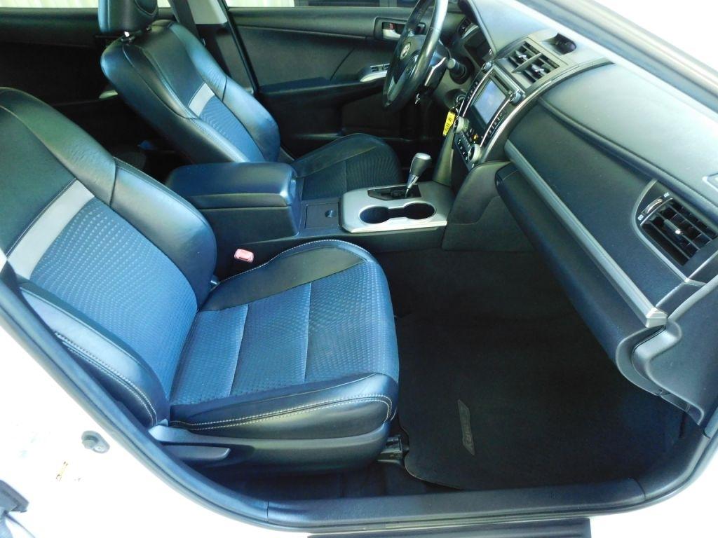 Toyota Camry SE 2012