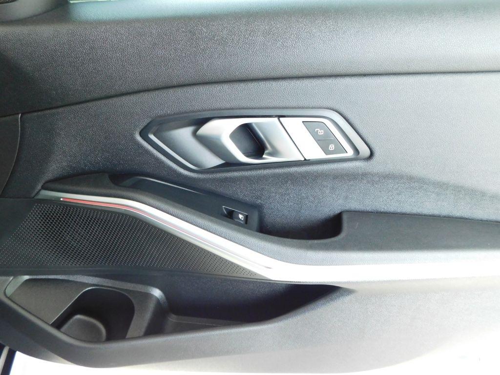 BMW 3-Series 330i 2021