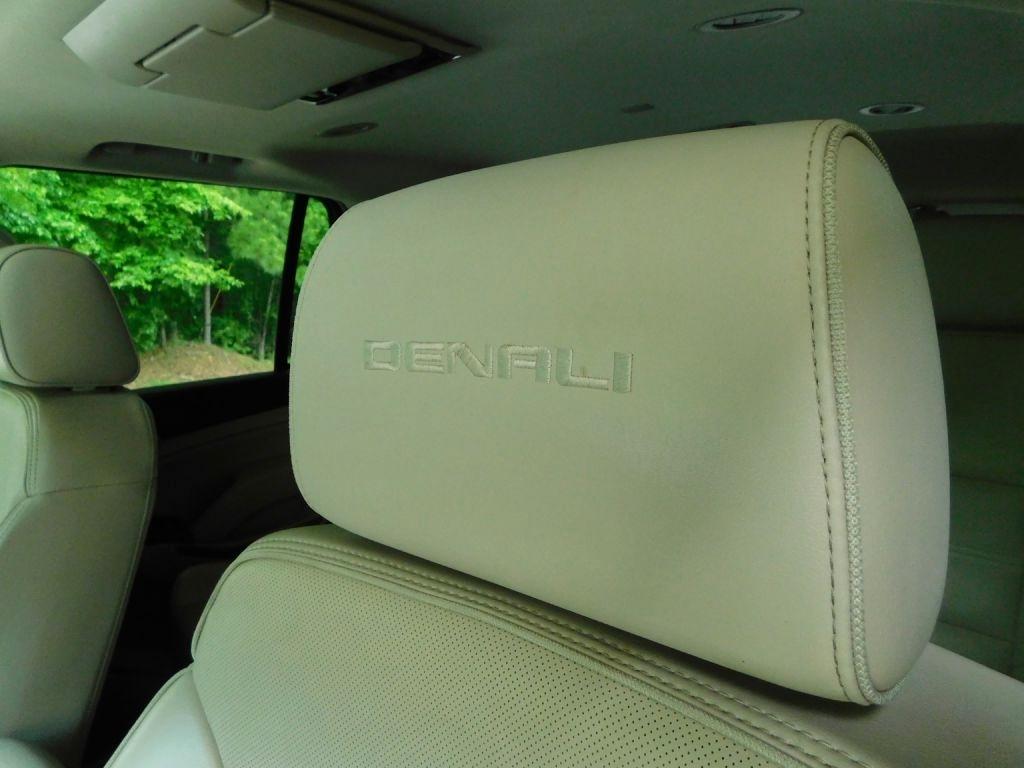 GMC Yukon Denali 4WD 2017