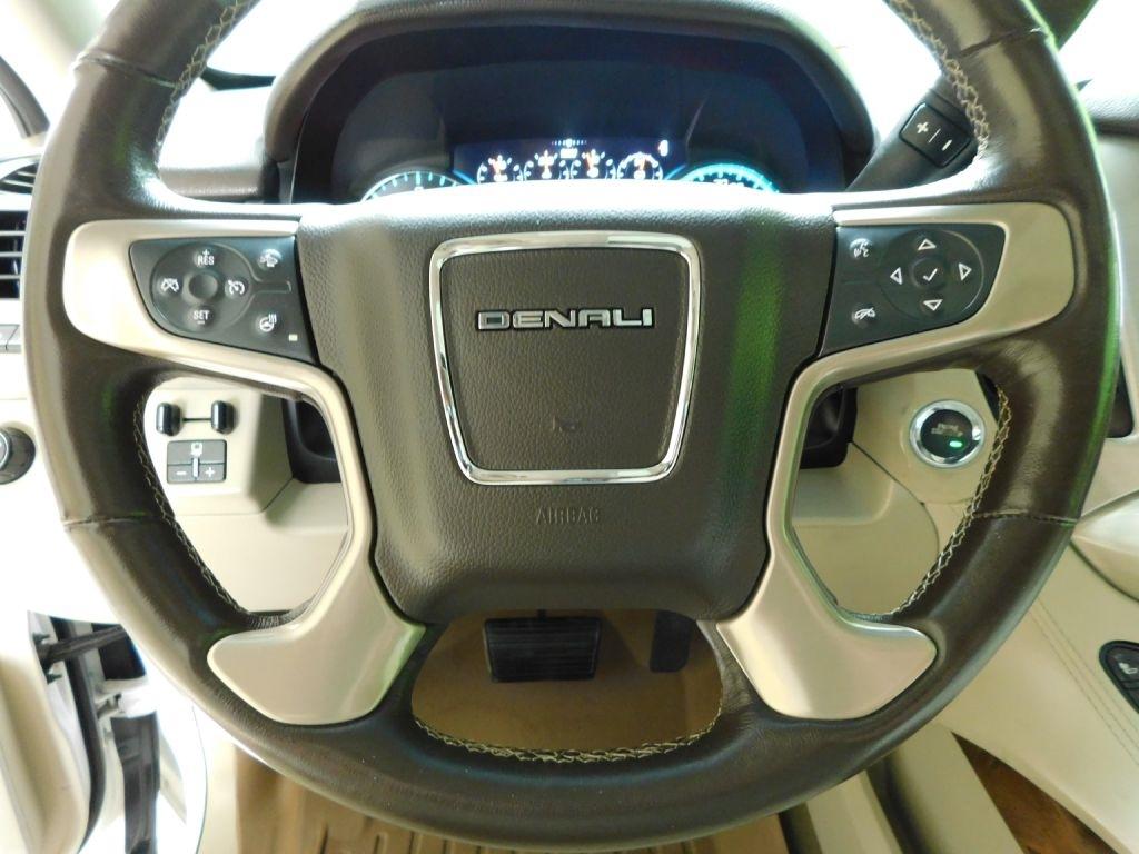 GMC Yukon Denali 4WD 2017