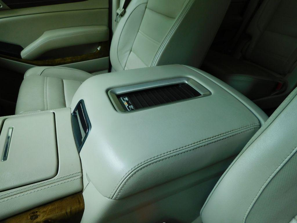GMC Yukon Denali 4WD 2017