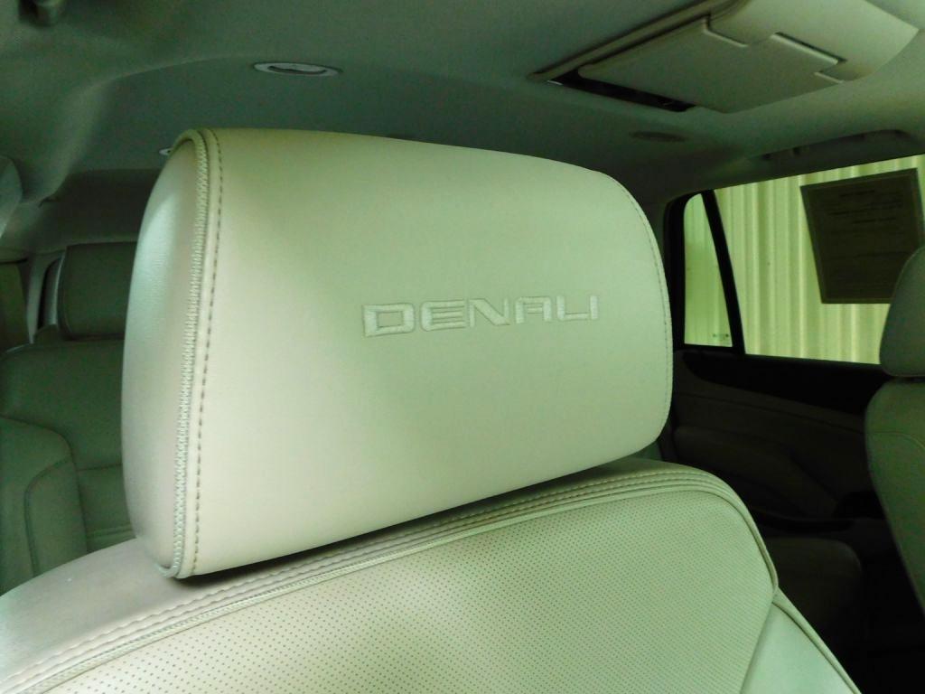 GMC Yukon Denali 4WD 2017