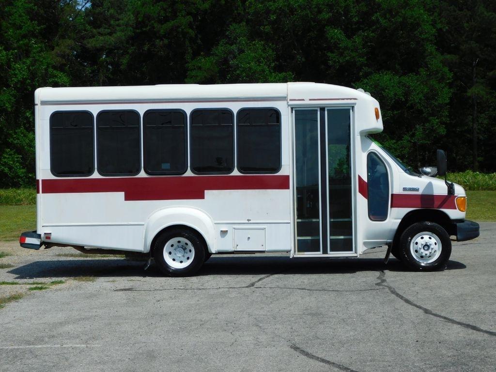 Ford Econoline E-350 Super Duty 2006