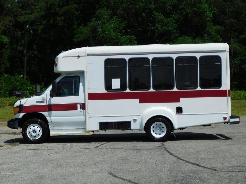 Ford Econoline E-350 Super Duty 2006