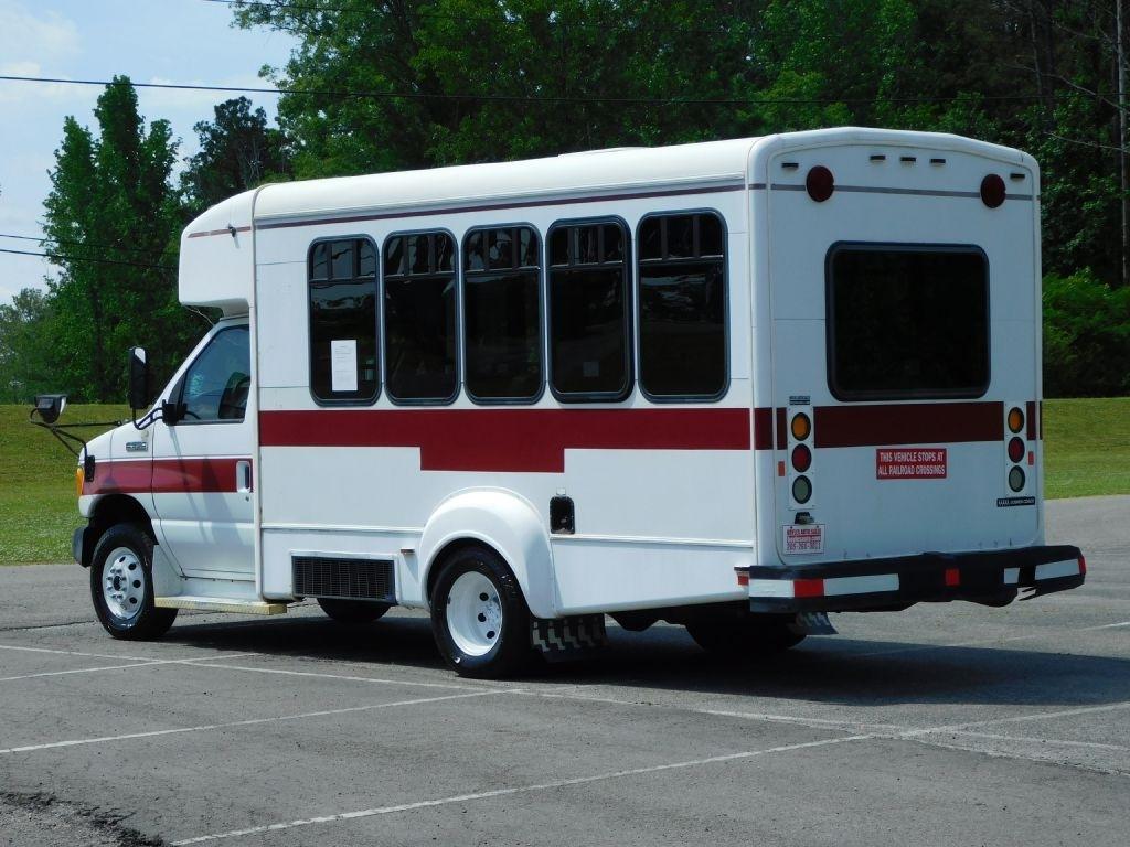 Ford Econoline E-350 Super Duty 2006
