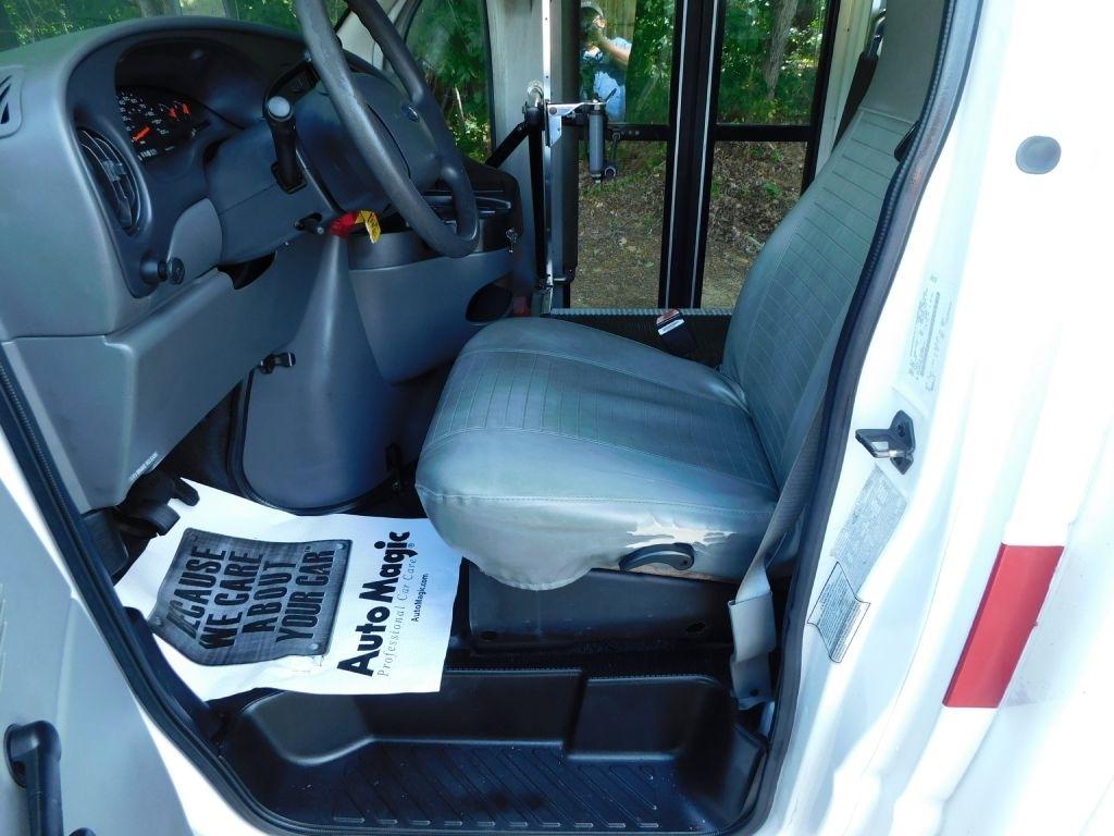 Ford Econoline E-350 Super Duty 2006