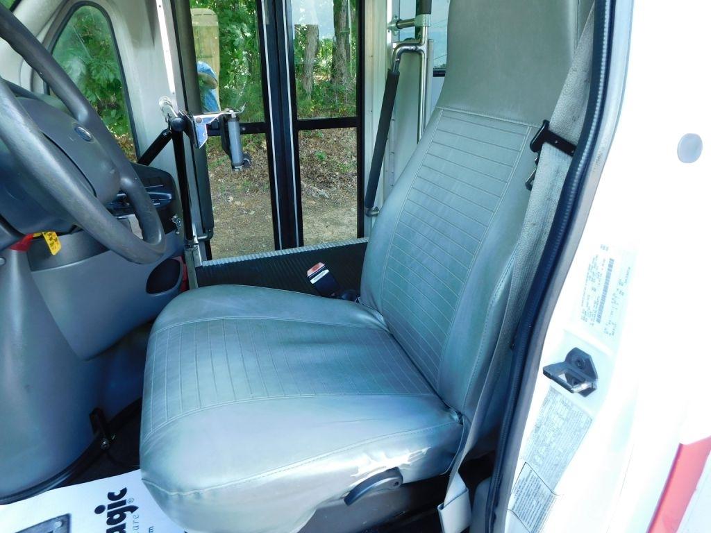 Ford Econoline E-350 Super Duty 2006