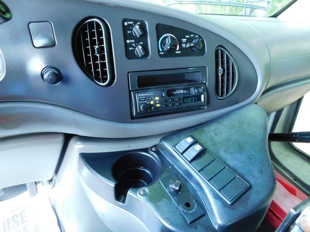 Ford Econoline E-350 Super Duty 2006